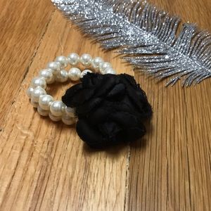 Flower pearl bracelet